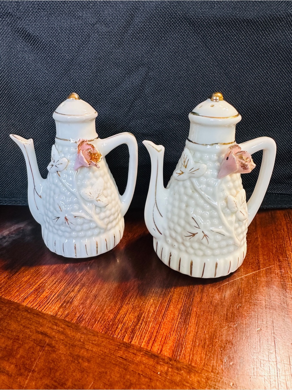 Vintage ceramic TEA POT SHAPED SALT & PEPPER SHAKER SET Japan